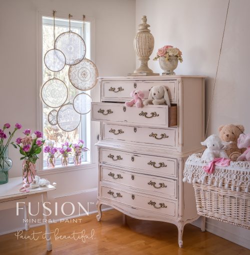 Võõp studio, mööbli värvimine
