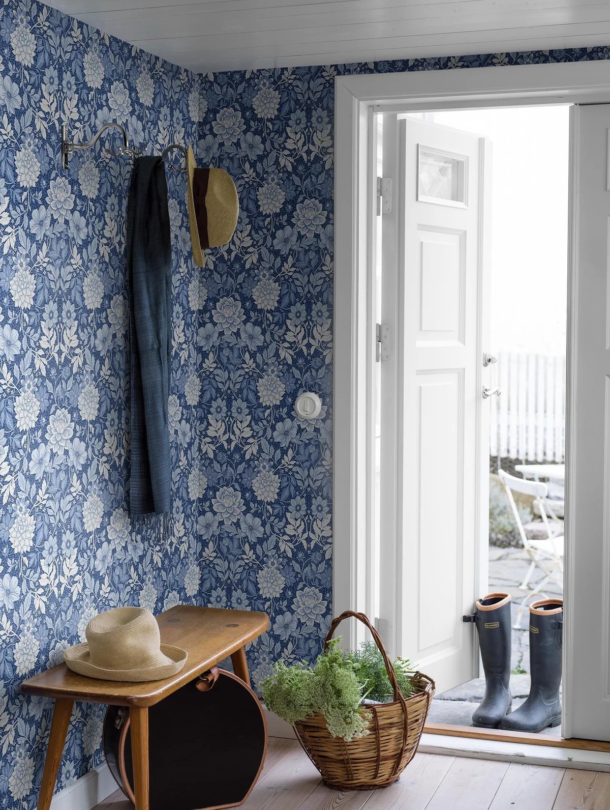 tapeet, tapeedid, elutoa tapeet, magamistoa tapeet, köögitapeet, lilleline tapeet, sinised tapeedid